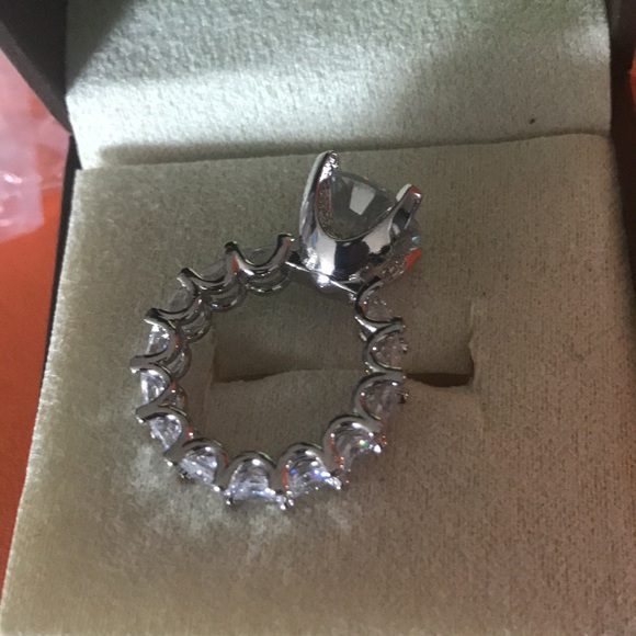 NIB Luxury Diamond  .925 sterling silver ring - Picture 4 of 4